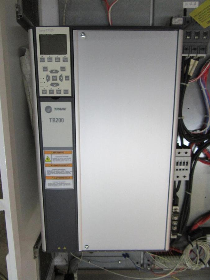 Used TR200 30 HP / 22 KW TRANE VFD DRIVE 92 AMP 200 - 240 VAC 3 PH 131L0742 0-590 HZ