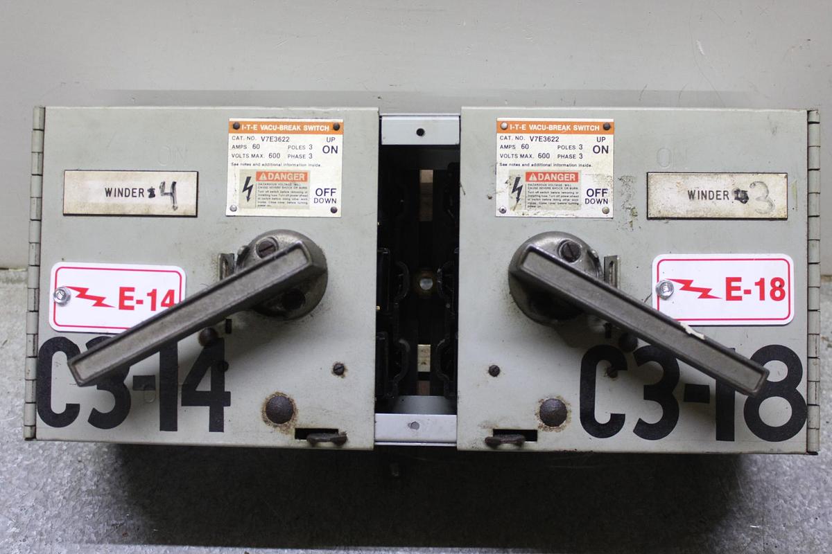 Used ITE TWIN VACU-BREAK FUSIBLE PANELBOARD SWITCH V7E3611 600V 30A