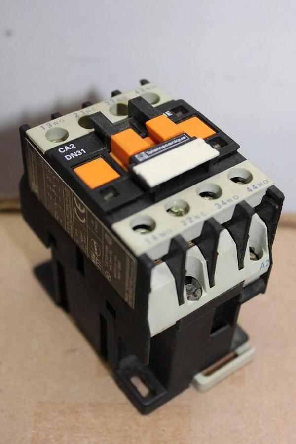 Used TELEMECANIQUE CONTACTOR CA2-DN31 600 VAC 10 AMP COIL: 120V **WARRANTY**