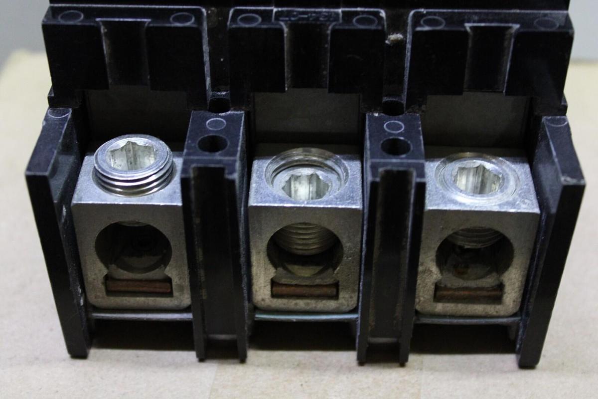Used SQUARE D CIRCUIT BREAKER Q2L3125 3-POLE 240 VAC 125 AMP **WARRANTY**