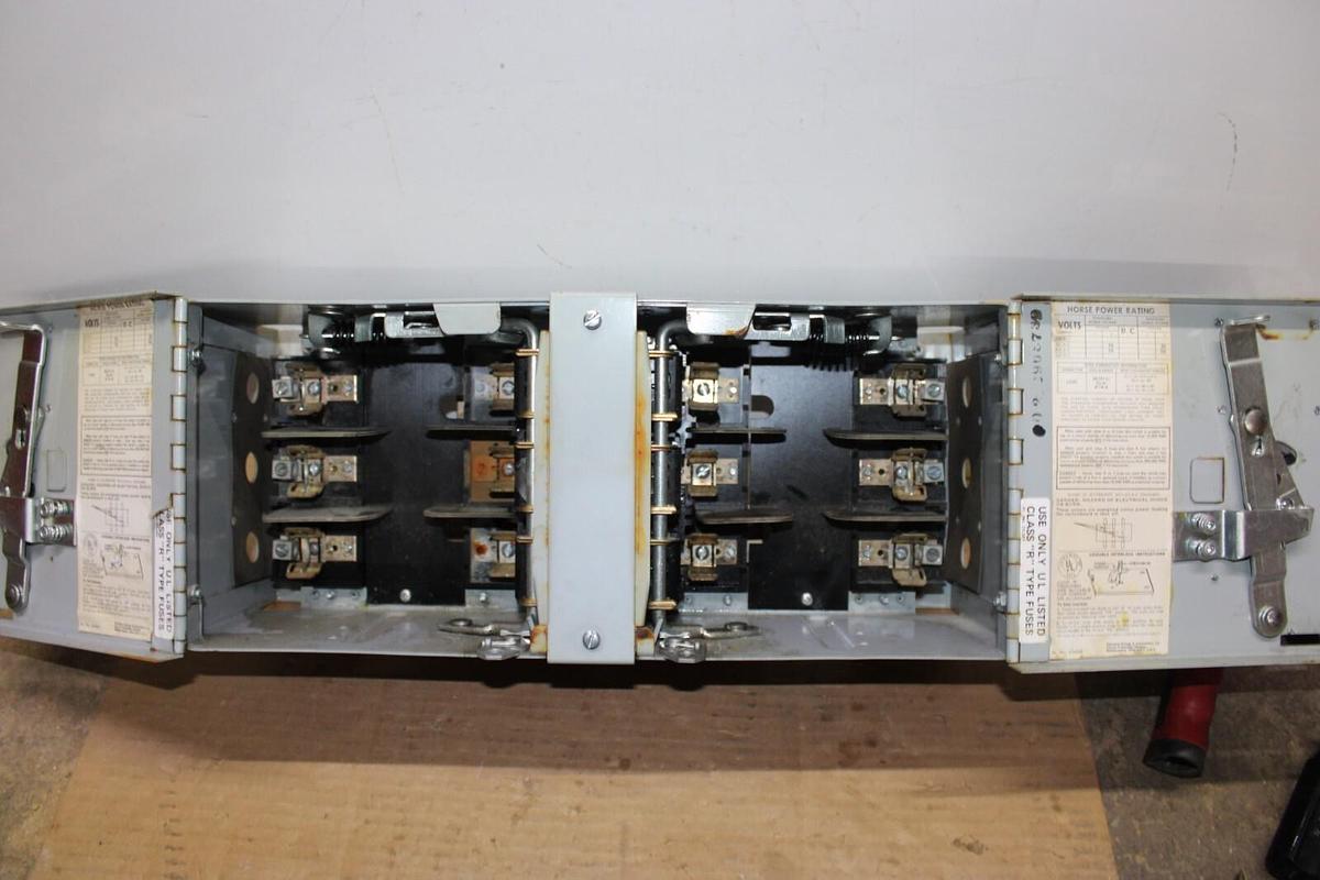 Used ITE FUSIBLE PANELBOARD TANDEM DISCONNECT V7E3622 60 AMP 600 VOLT 3-PHASE