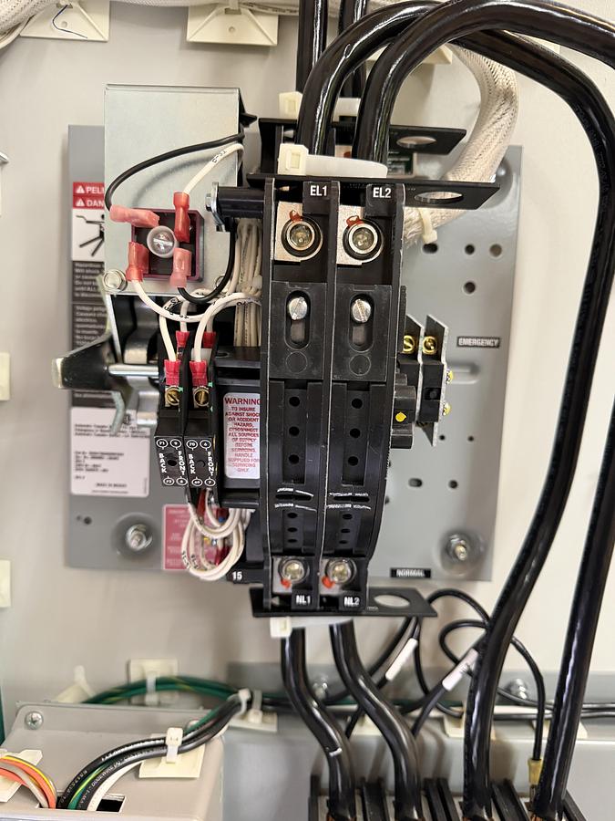 NEW ASCO AUTOMATIC TRANSFER SWITCH 480V 3-PHASE D03ATSA30200NGXF NEMA 3R