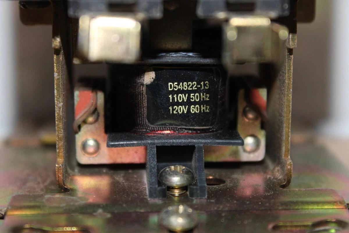 Used FURNAS CONTACTOR 42DE35AF305R 50 AMP 600 VAC 3-POLE 3-PHASE COIL: 110/120V