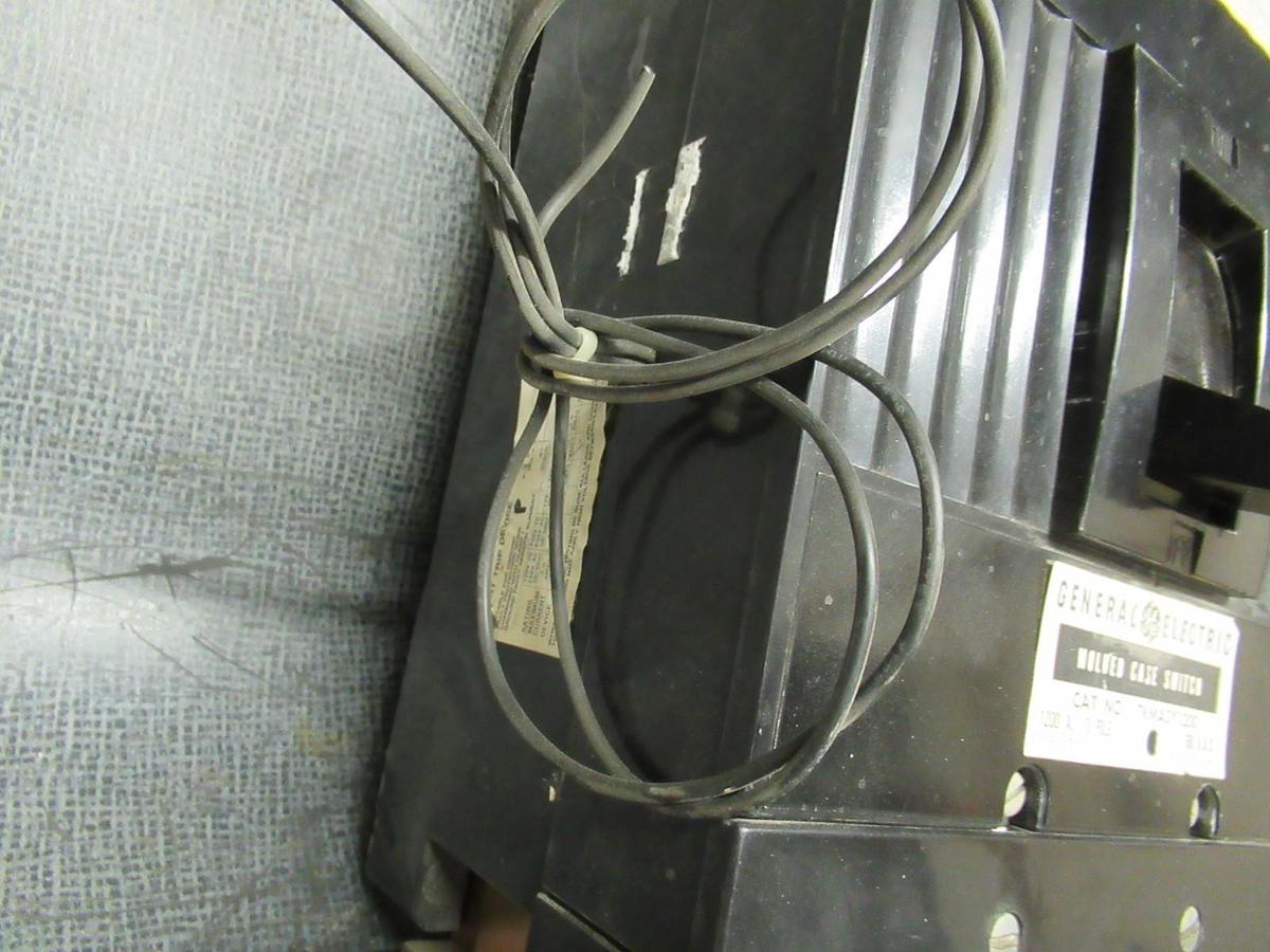 Used GE MOLDED CASE SWITCH TKMA3Y1200 1200 AMP 600 VAC W/ SHUNT TRIP & AUX SWITCH