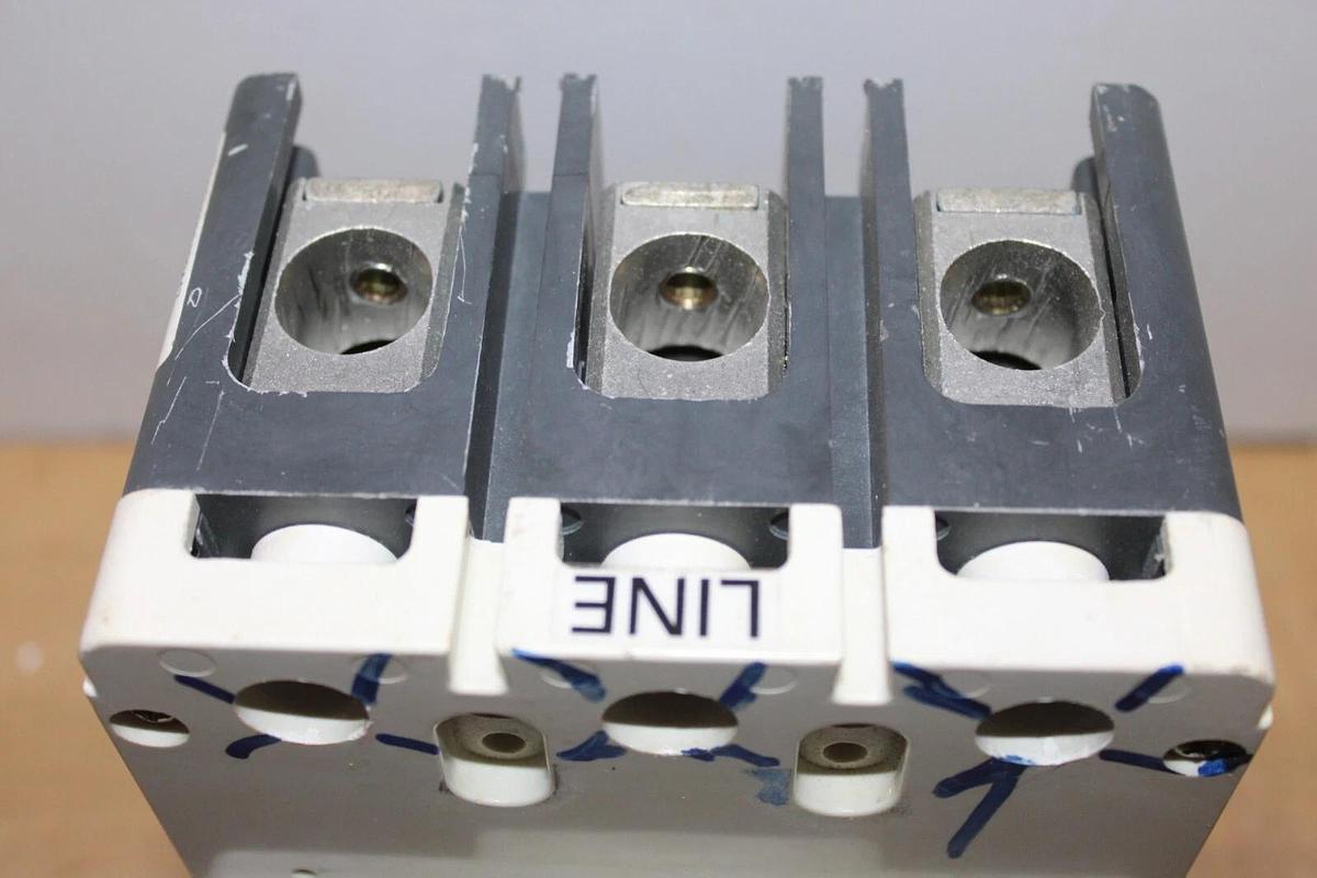 Used CUTLER HAMMER CIRCUIT BREAKER CHKD3400F 400 AMP 350 AMP TRIP 600 VAC 3-POLE