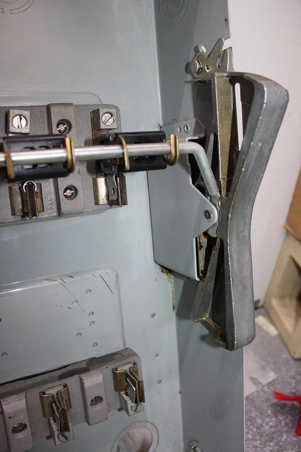 Used ITE ENCLOSED DISCONNECT SWITCH NF353 100 AMP 600 VAC TYPE 1 ENCLOSURE HEAVY DUTY