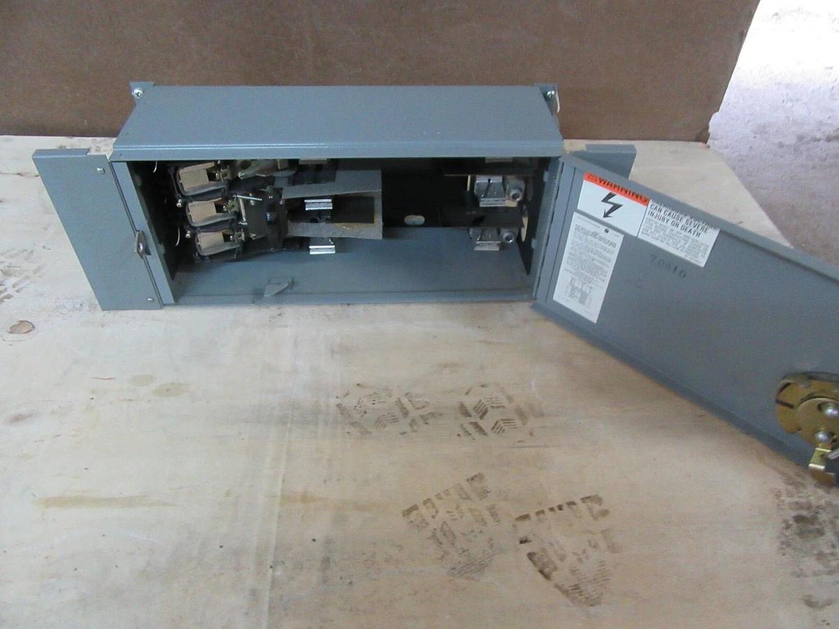 Used WETINGHOUSE FUSE PANELBOARD SWITCH  FDPS364R 200 AMP 600 VAC 50 HP 3-POLE