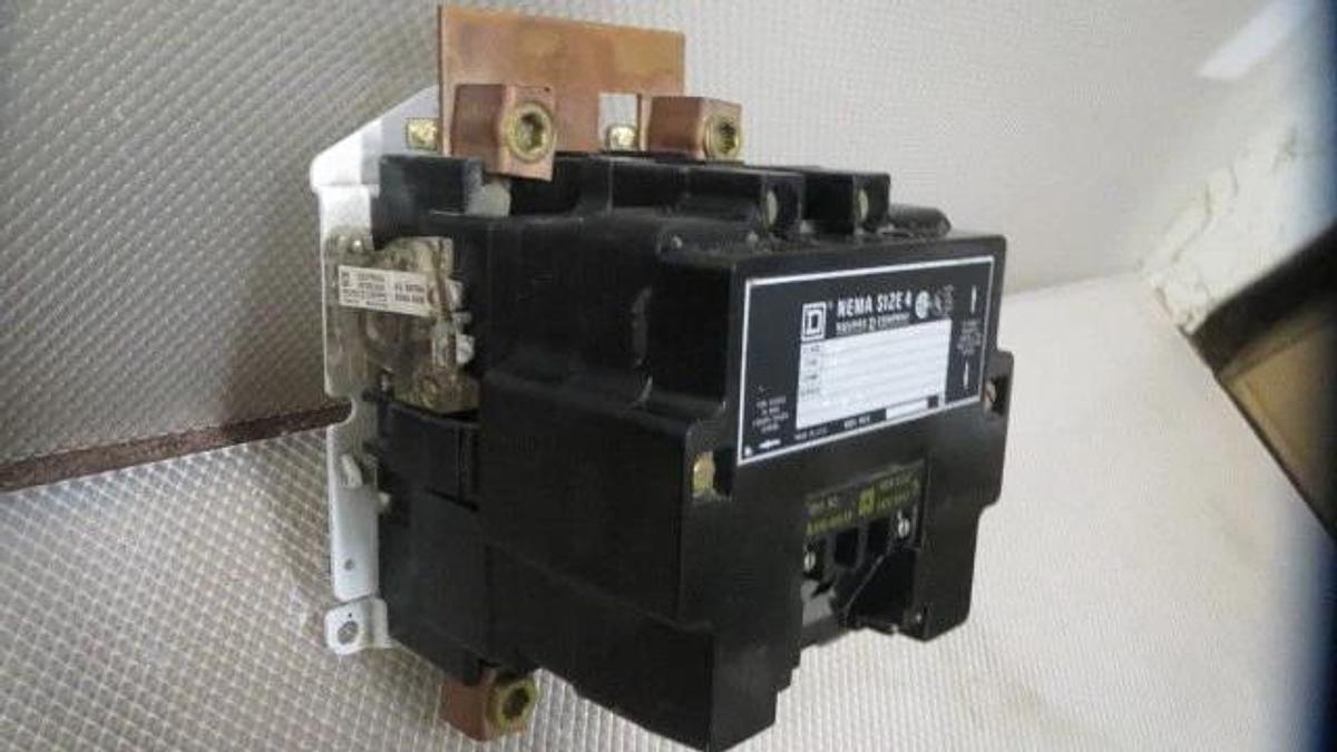 Used SQUARE D NEMA SIZE 4 CONTACTOR 600 VAC W/ 480V COIL MODEL 8502SFO1S1