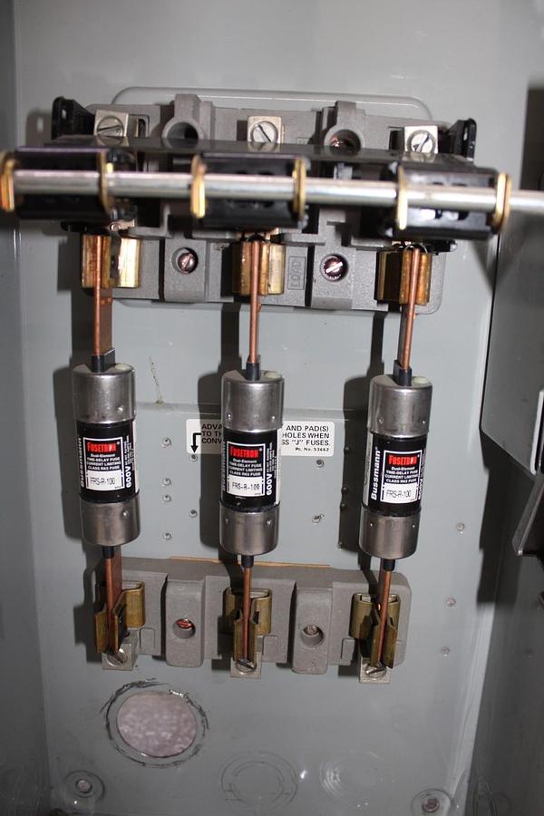Used ITE ENCLOSED DISCONNECT SWITCH F353 100 AMP 600 VAC TYPE 1 ENCLOSURE HEAVY DUTY