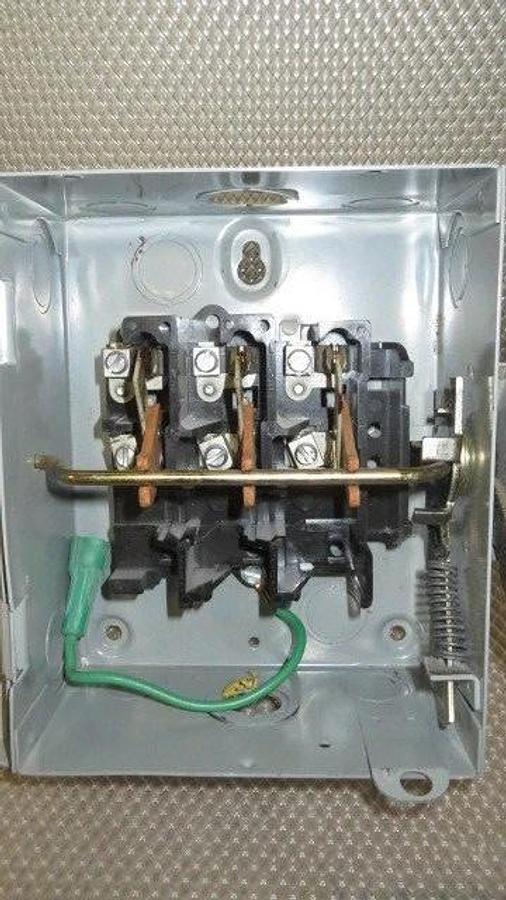 Used CUTLER HAMMER TYPE 1 NON-FUSIBLE SAFETY SWITCH 30 AMP 240 VAC MODEL DG321UGB