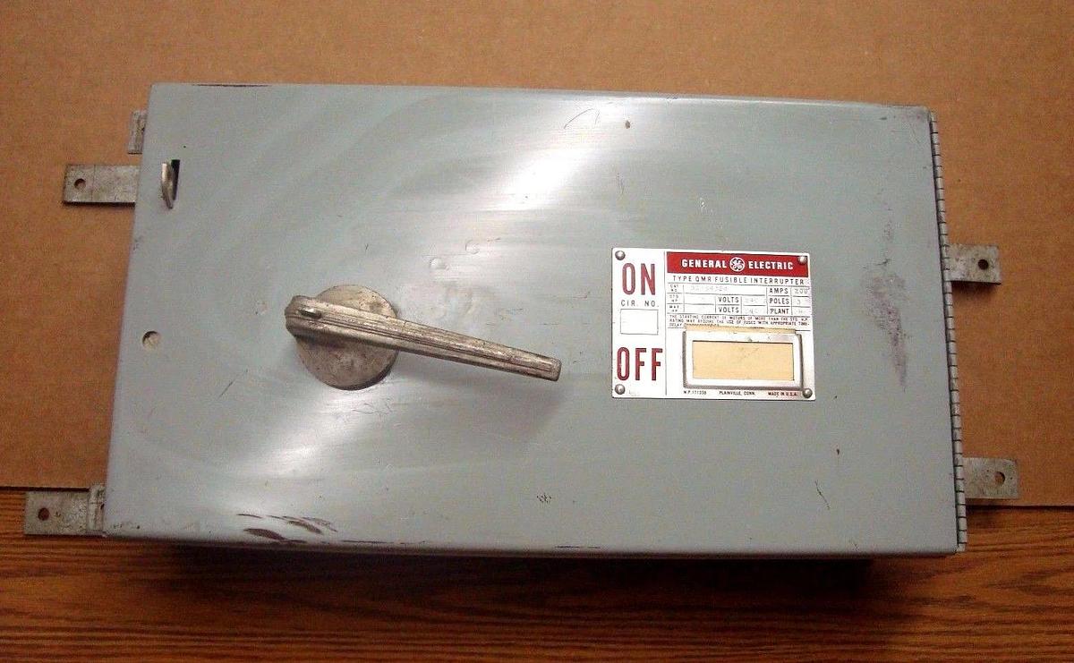 GENERAL ELECTRIC GE DD2S4324 200 AMP 240 VOLT PANELBOARD SWITCH FUSIBLE