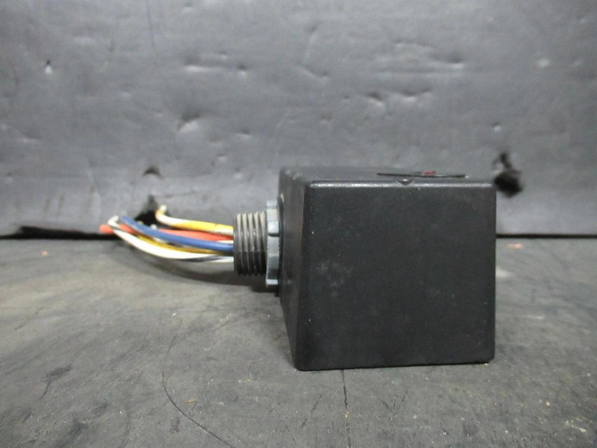 Used VERIS VICTORY 100 SPDT ENCLOSED RELAY 10 AMP 277 VAC 1/3 HP **WARRANTY**