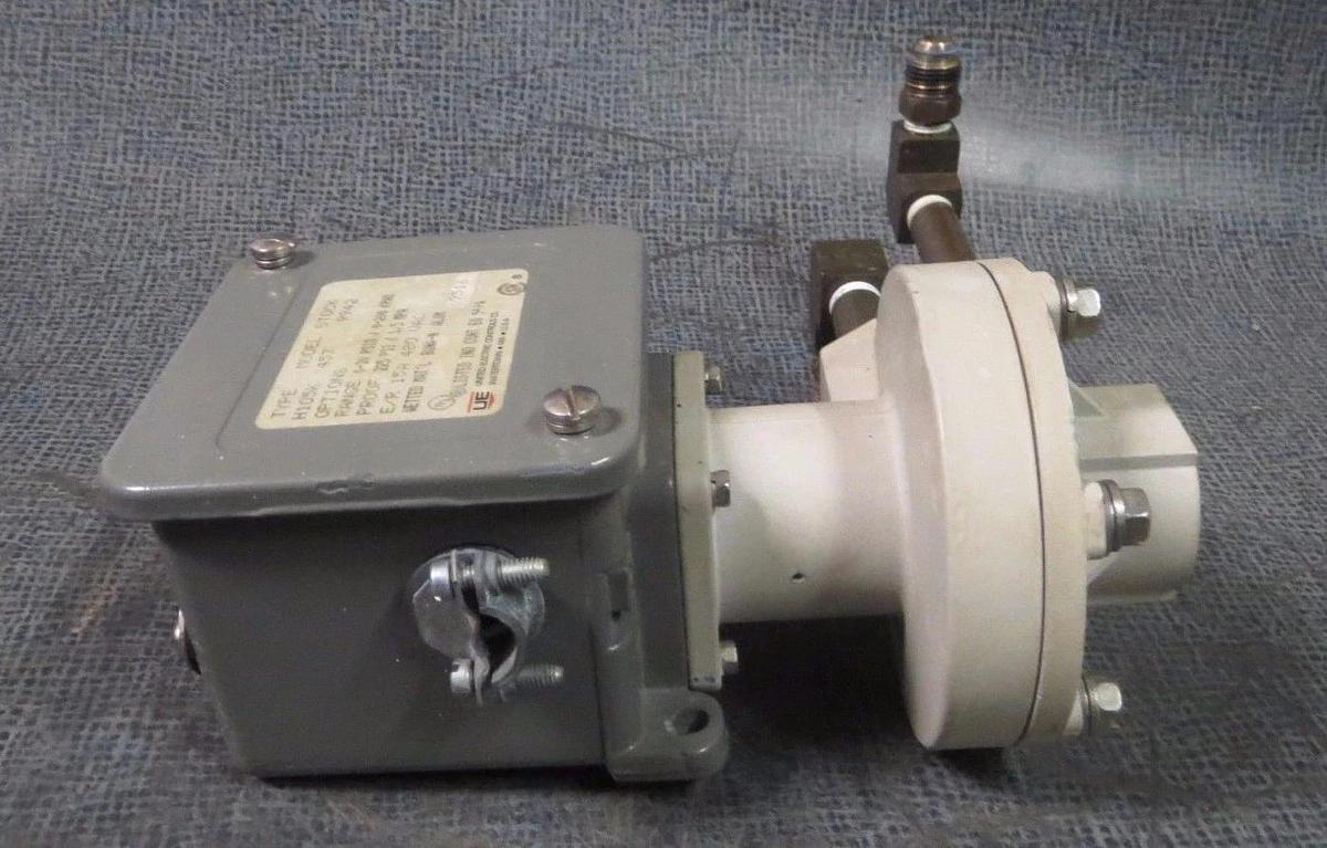 UNITED ELECTRIC NEMA 4X DIFFERENTIAL PRESSURE SWITCH H105K-457-9942 0-30 PSID