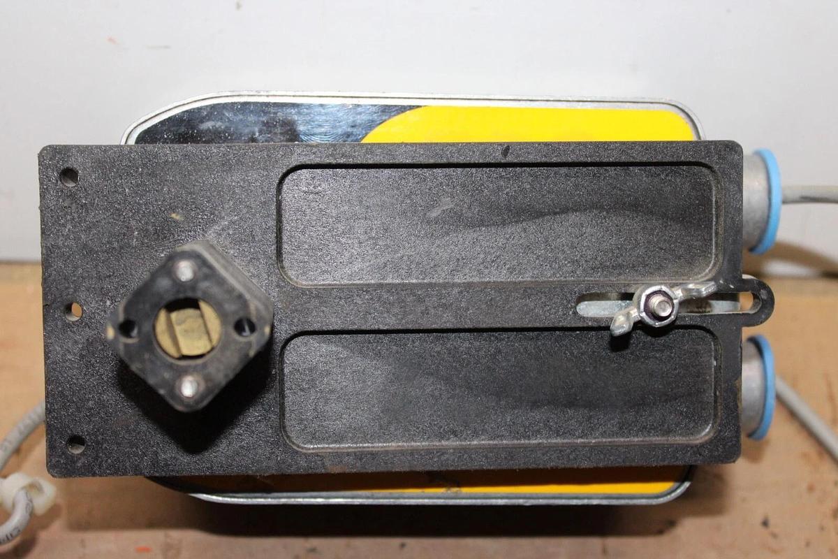 Used INVENSYS TWO POSISTION ACTUATOR MA40-7043 NEMA 2 24 VOLT 2.9 WATT 4.4 VA