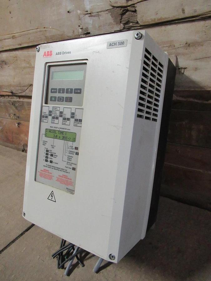 Used ABB VARIABLE SPEED DRIVE 208-240VAC 3PHASE 21.8A 7.5HP ACH501-007-2-09P2