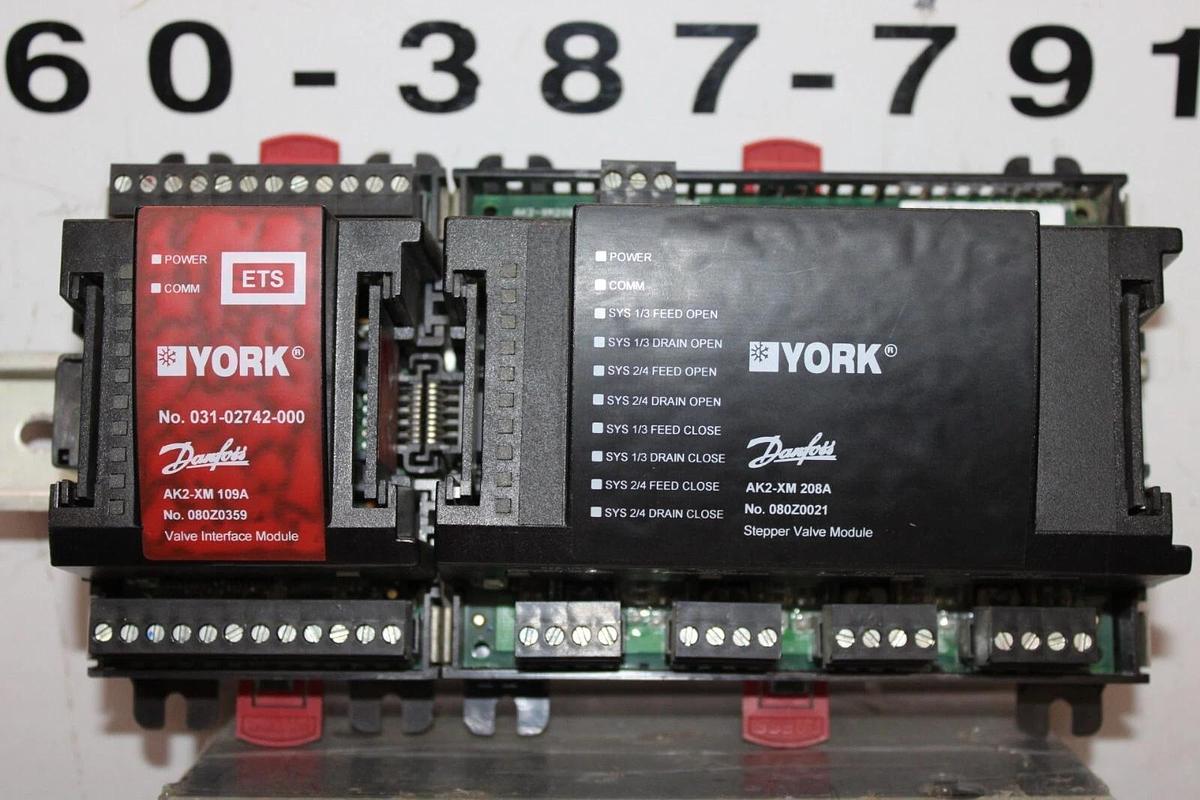 Used YORK DANFOSS VALVE INTERFACE / STEPPER MODULE 031-02742-000 AK2-XM-208A