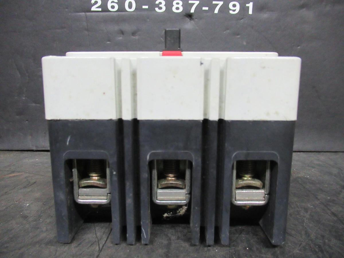 Used CUTLER HAMMER BREAKER HMCP007COC 7 AMP 3-POLE 600 VAC 250 VDC W/ LUGS