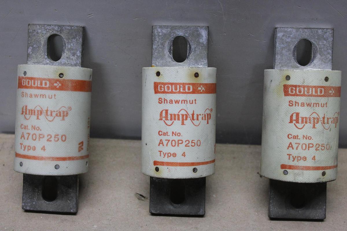 Used LOT OF 3 GOULD SHAWMUT AMPTRAP FUSES A50P400-4 400 AMP 500 VAC