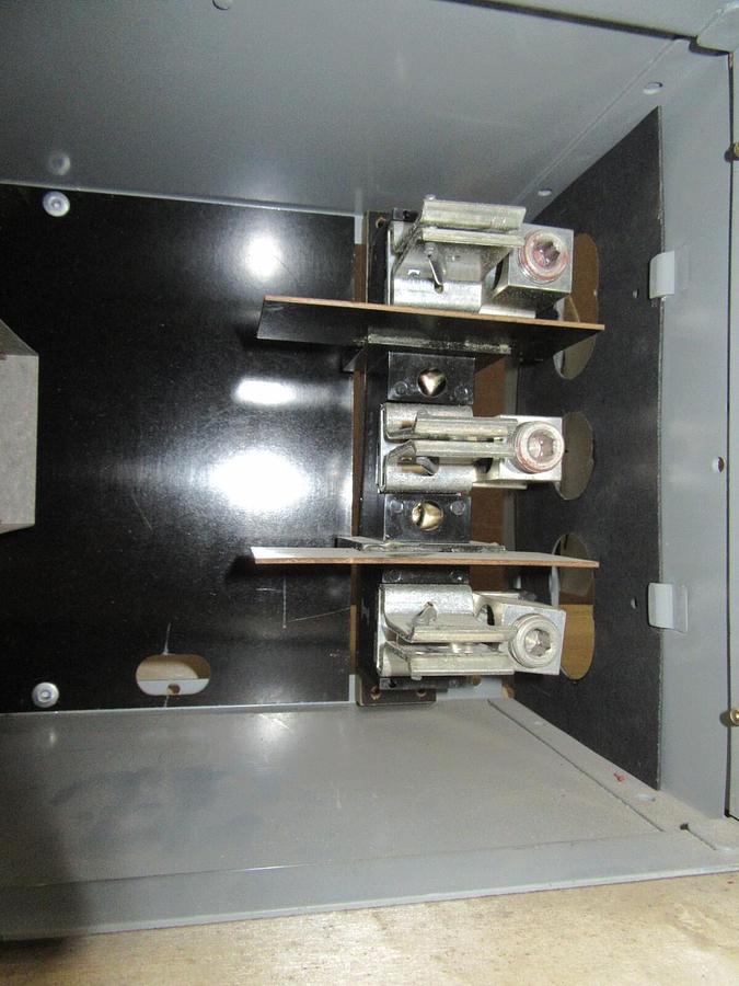Used WETINGHOUSE FUSE PANELBOARD SWITCH FDPS364R 200 AMP 600 VAC 50 HP 3-POLE