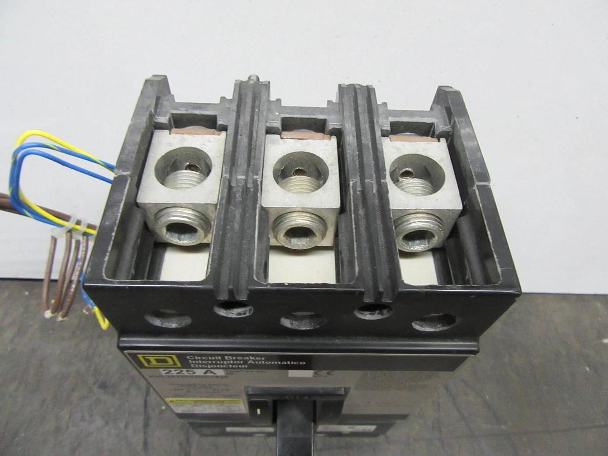 Used SQUARE D DC CIRCUIT BREAKER KHL3622522DC1625 225 AMP 600 VDC 3-POL W/ AUX AND UV