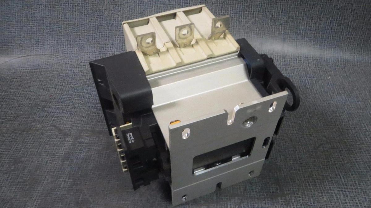 Used SQUARE D TELEMECANIQUE CONTACTOR LC1F115 175 AMP 600 V COIL: 110 VAC
