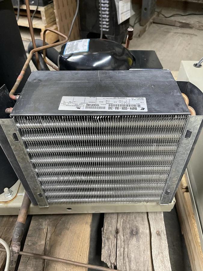 Used TRANE CHILLER PURGE PUMP PRGDA101AE000 M4FH-0026-IAA-240 115 VOLT 12.3 AMP