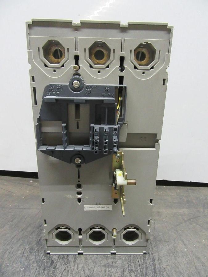 Used MERLIN GERIN COMPACT CIRCUIT BREAKER NSJ600A 600 AMP 600 VOLT 3-POLE 3-PHASE