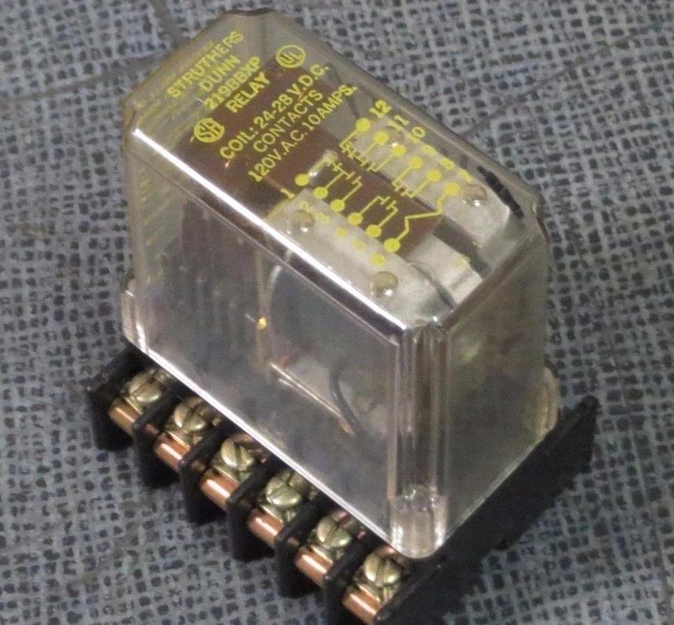STRUTHERS DUNN RELAY WITH DUNCO BASE! 219BBXP 24 VDC COIL 120V 10 AMP