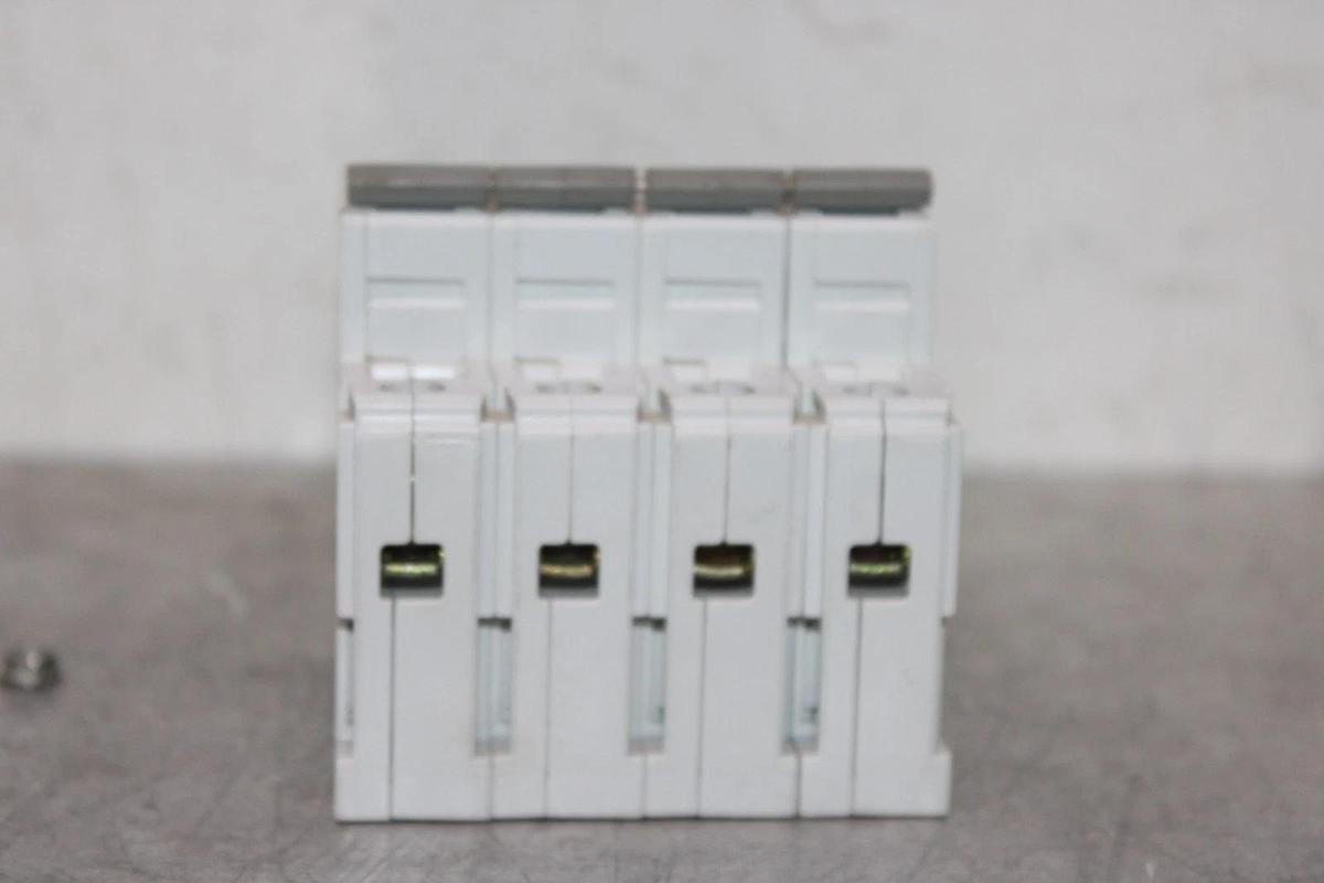 Used ALLEN BRADLEY CIRCUIT BREAKER 1492-CB3 1492-ACB 480/277 VAC 30 AMP 4-POLE