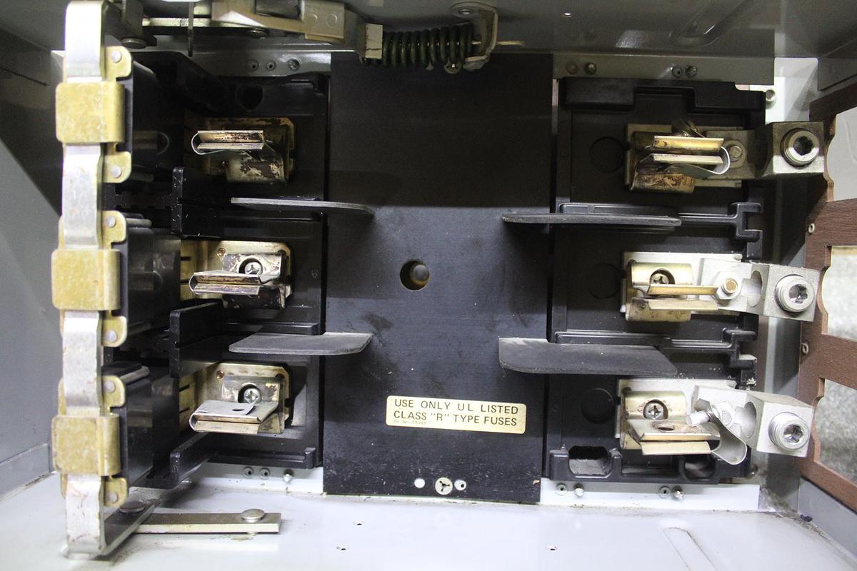 Used ITE VACU-BREAK PANELBOARD SWITCH V7H3605 400 AMP 600 VOLT 3-PHASE 3-POLE