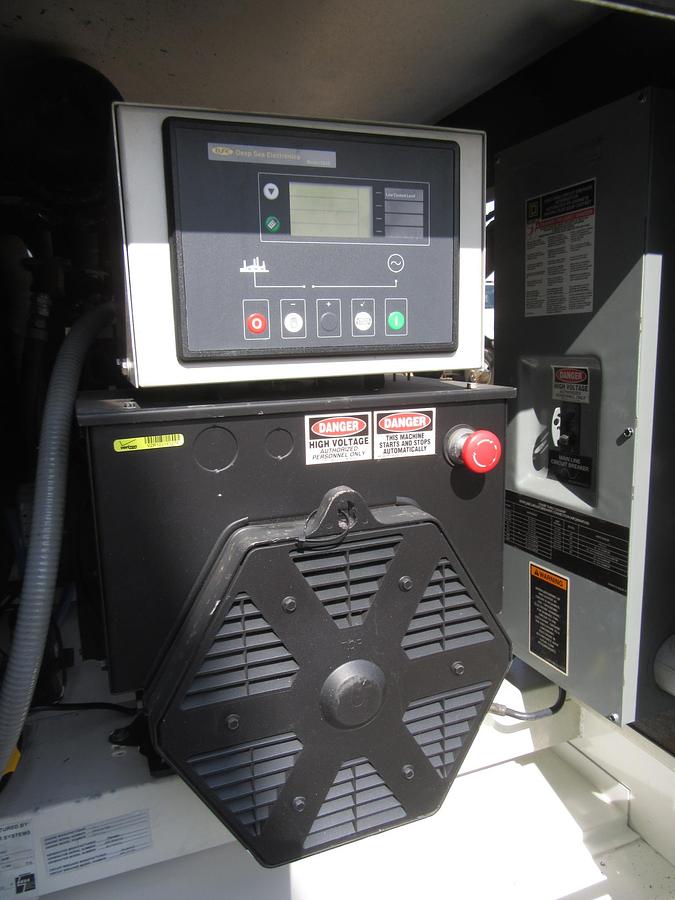 Used 30KW GENERATOR LYNX 120/240V 3.0 GM PSI NAT GAS PROPANE RECONNECTABLE VIDEO 
