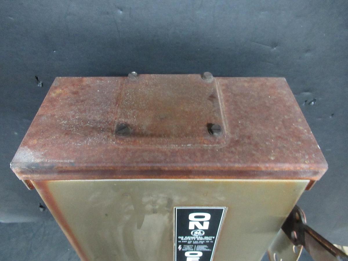 Used GE ENCLOSED INDOOR SAFETY SWITCH TGN3322R MODEL: 8 60 AMP 240 VAC 3R ENCLOSURE