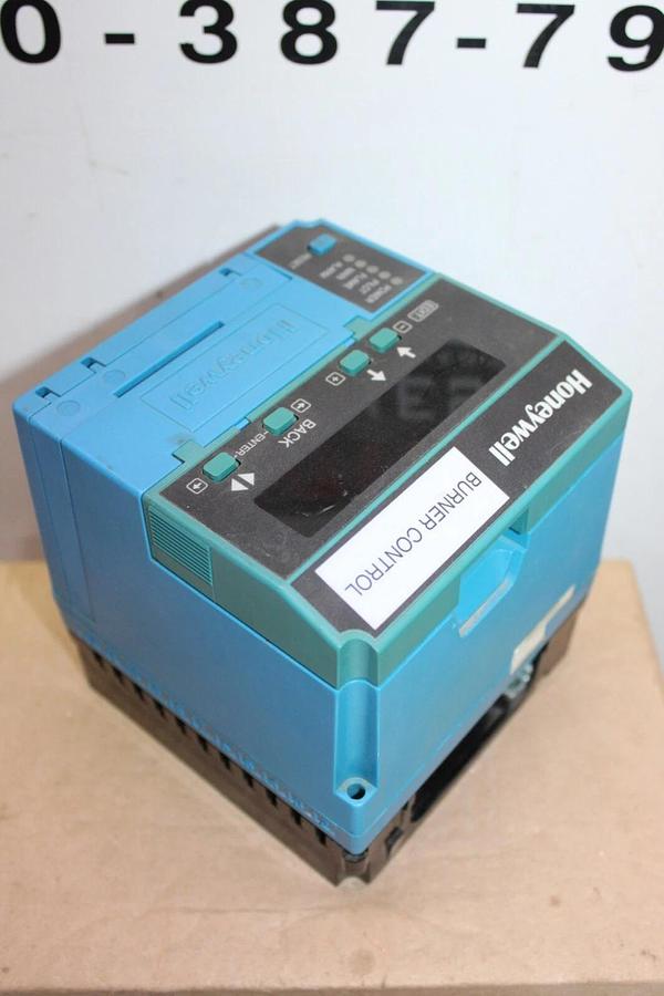 Used HONEYWELL RECTIFICATION FLAME AMPLIFIER RM7890-A-1015 W/ S7800-A-1001 REV. 2018