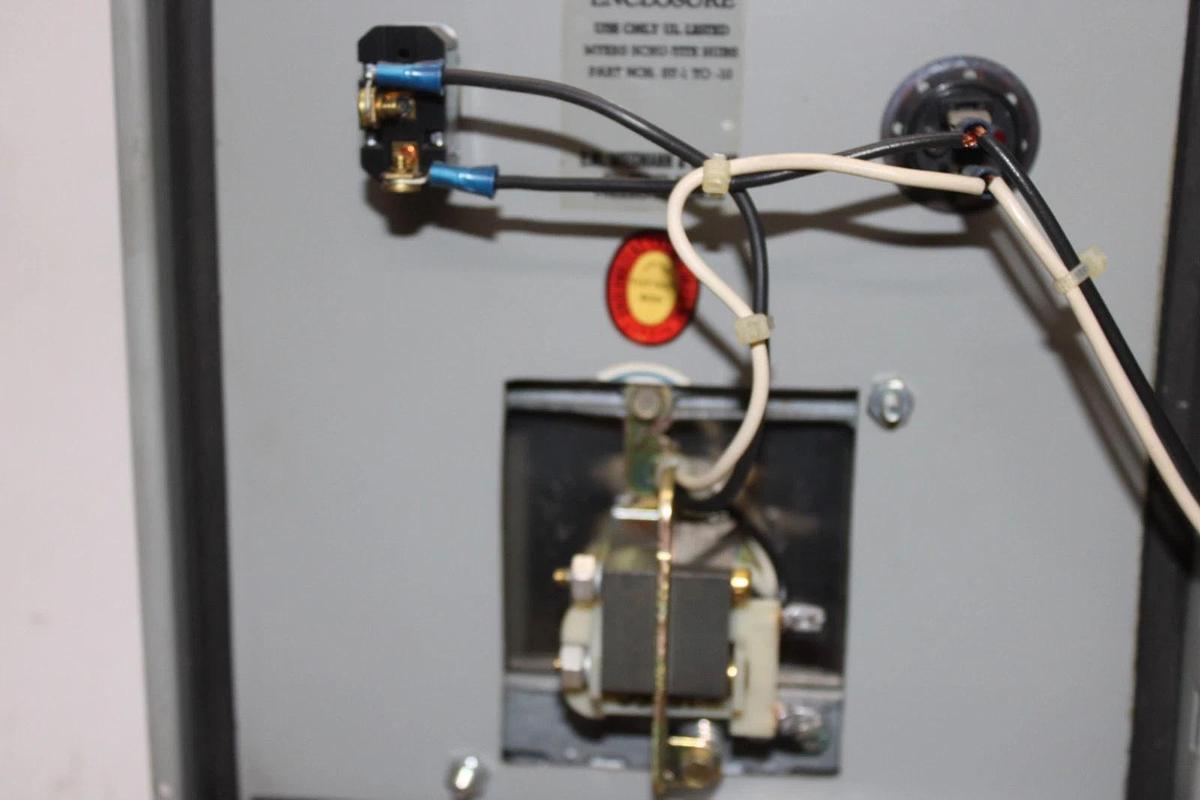 Used FEDERAL SIGNAL VIBRATONE HORN ENCLOSED ALARM SYSTEM 350 120 VOLT 0.18 AMP