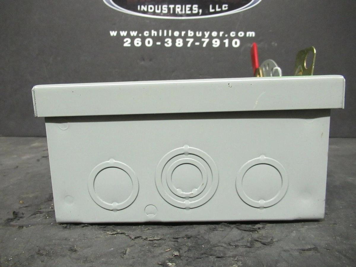 Used GE ENCLOSED SAFETY SWITCH TG4321 240 VAC 7.5 HP 30 AMP ENCLOSURE NEMA TYPE 1