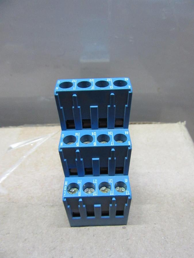 Used LOT OF 2 FINDER RELAY BASE 94.04 10 AMP 250 VOLT **WARRANTY INCLUDED**