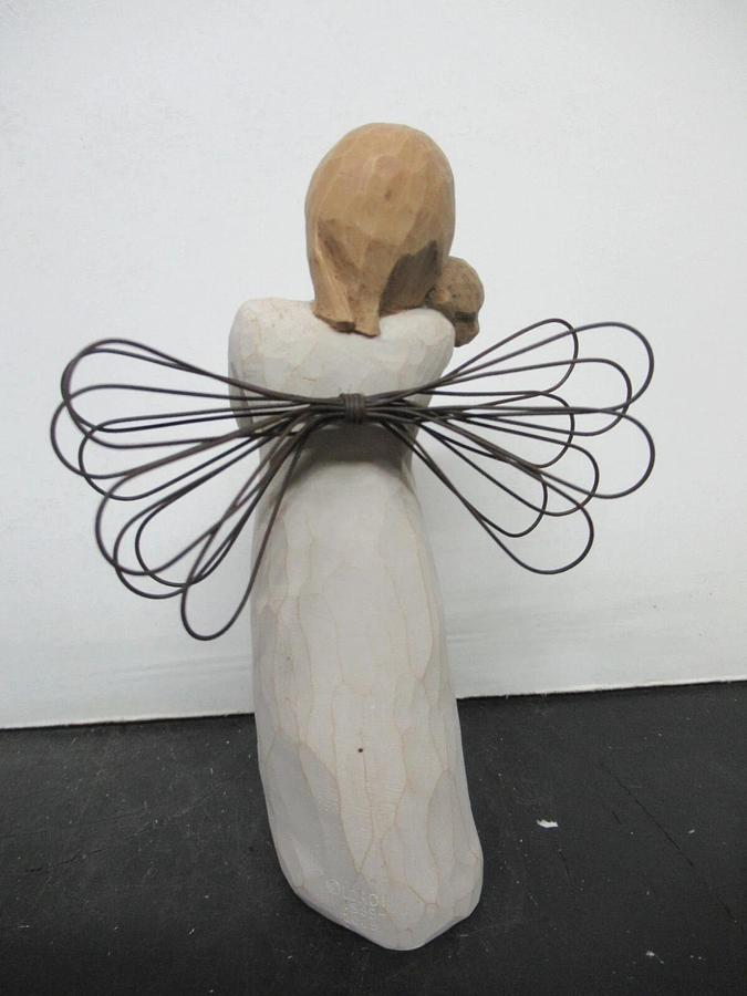 WILLOW TREE "ANGEL OF FRIENDSHIP" SUSAN LORDI FIGURINE DEMDACO STOCK# 26011