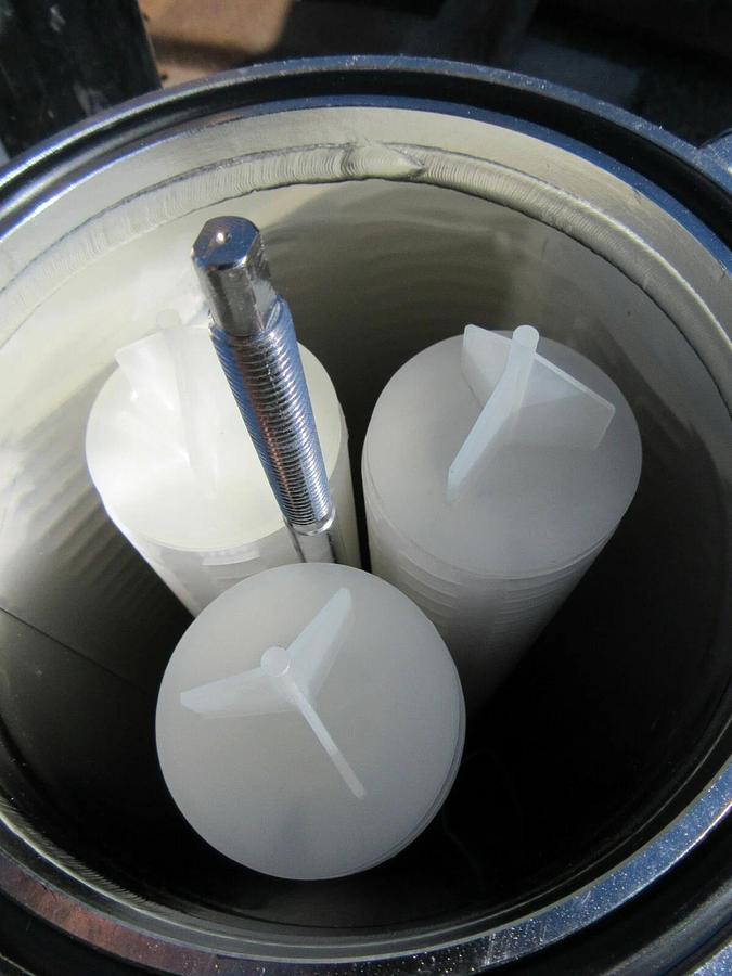 (1) 316 STAINLESS STEEL GLOBAL FILTER MULTI CARTRIDGE VESSEL GTCH3 1-1/2" FNPT