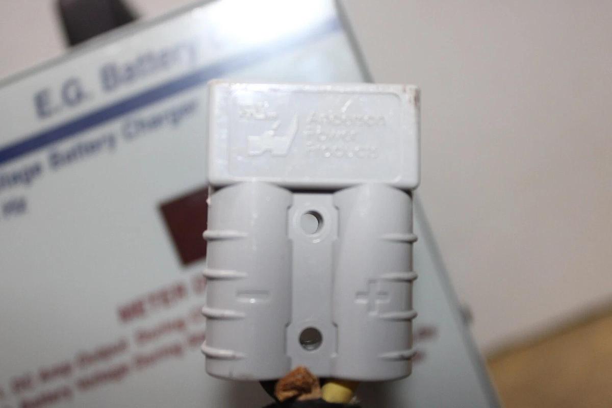 Used E.G. AUTOMATIC 3-STAGE BATTERY CHARGE 120 VAC 8 AMP 60 HZ FCE-32-25 *WARRANTY*