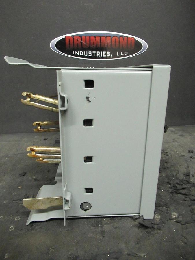 Used ITE BUS PLUG XQ45RGIG 50 AMP 240V 3P4W+GROUND XJ-L 15 AMP BREAKER SIEMENS 9200