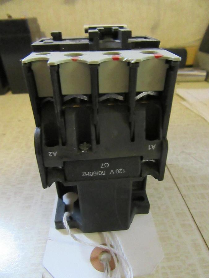 Used RAM INDUSTRIES CONTACTOR 32 AMP RI1D3210 RI1 D32 10 120 VAC COIL 50 / 60 HZ