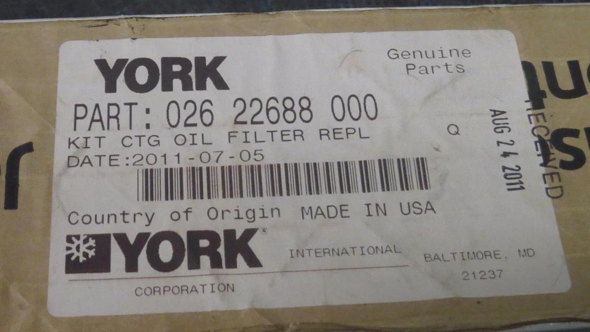 Used (1) NEW IN BOX YORK JOHNSON CONTROLS CTG OIL FILTER KIT MODEL: 026-22688-000