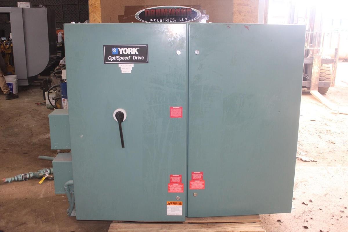 Used YORK CHILLER LIQUID COOLED OPTISPEED DRIVE 371-02526-102 TM-790-K-B12F-46D