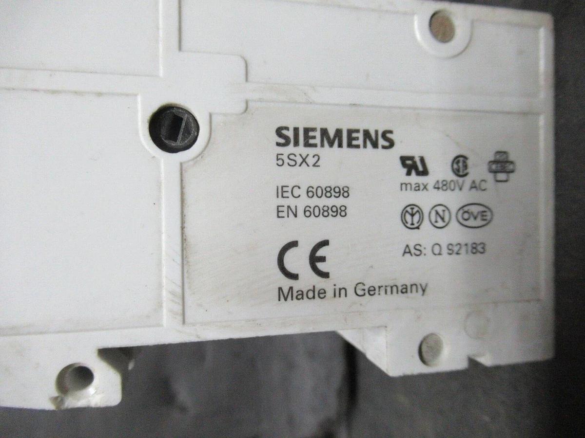 Used SIEMENS CIRCUIT BREAKER 5SX23 C10 10 AMP 480 VAC 3-POLE W/ 5SX9100 AUXILLIARY