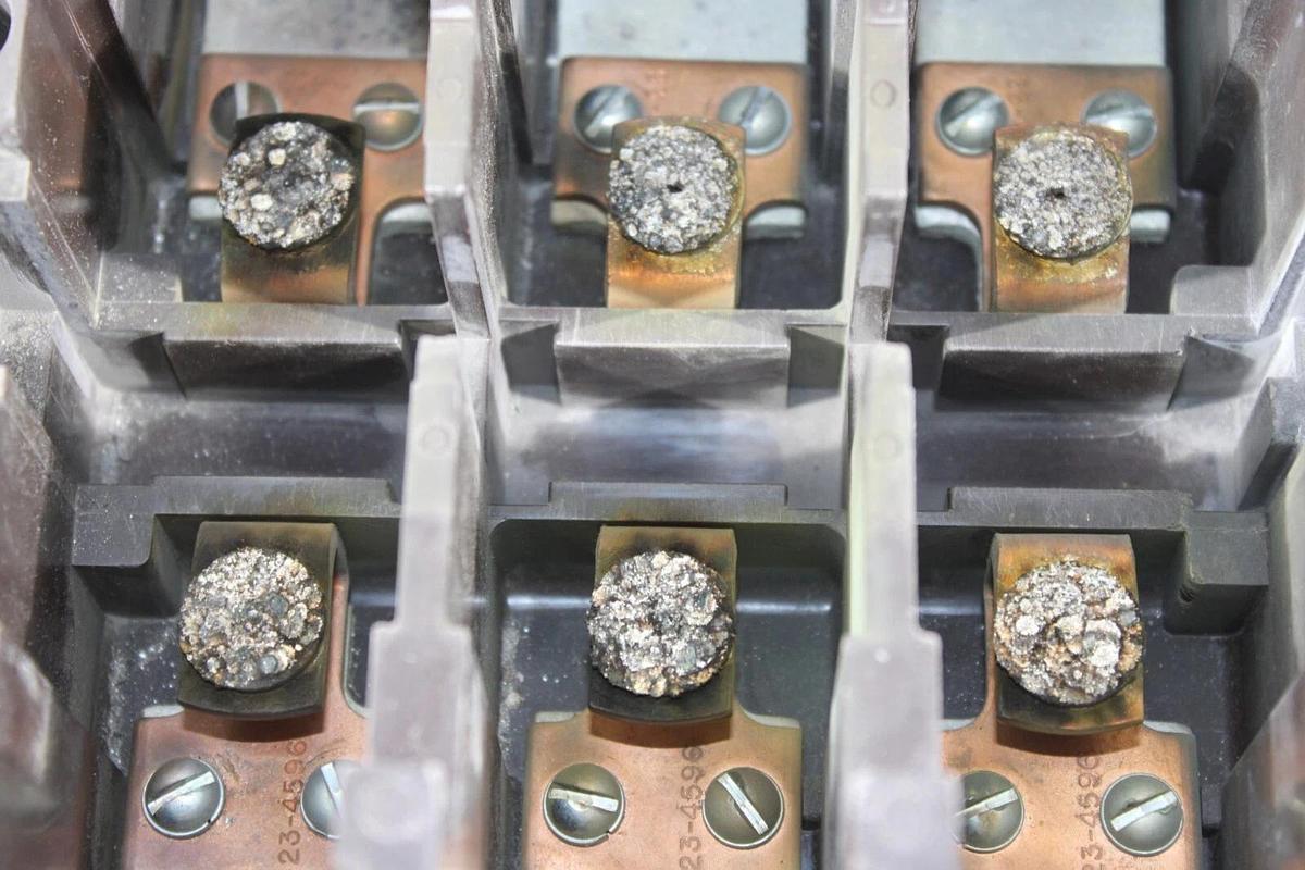 Used CUTLER HAMMER CONTACTOR C832LN1 350 AMP 600 VOLT 3-PHASE COIL: 120V **WARRANTY**