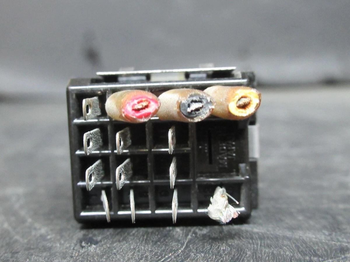 Used LOT OF 2 OMRON RELAYS MY4 200/220 240 VAC / 28 VDC 5 AMP **WARRANTY**