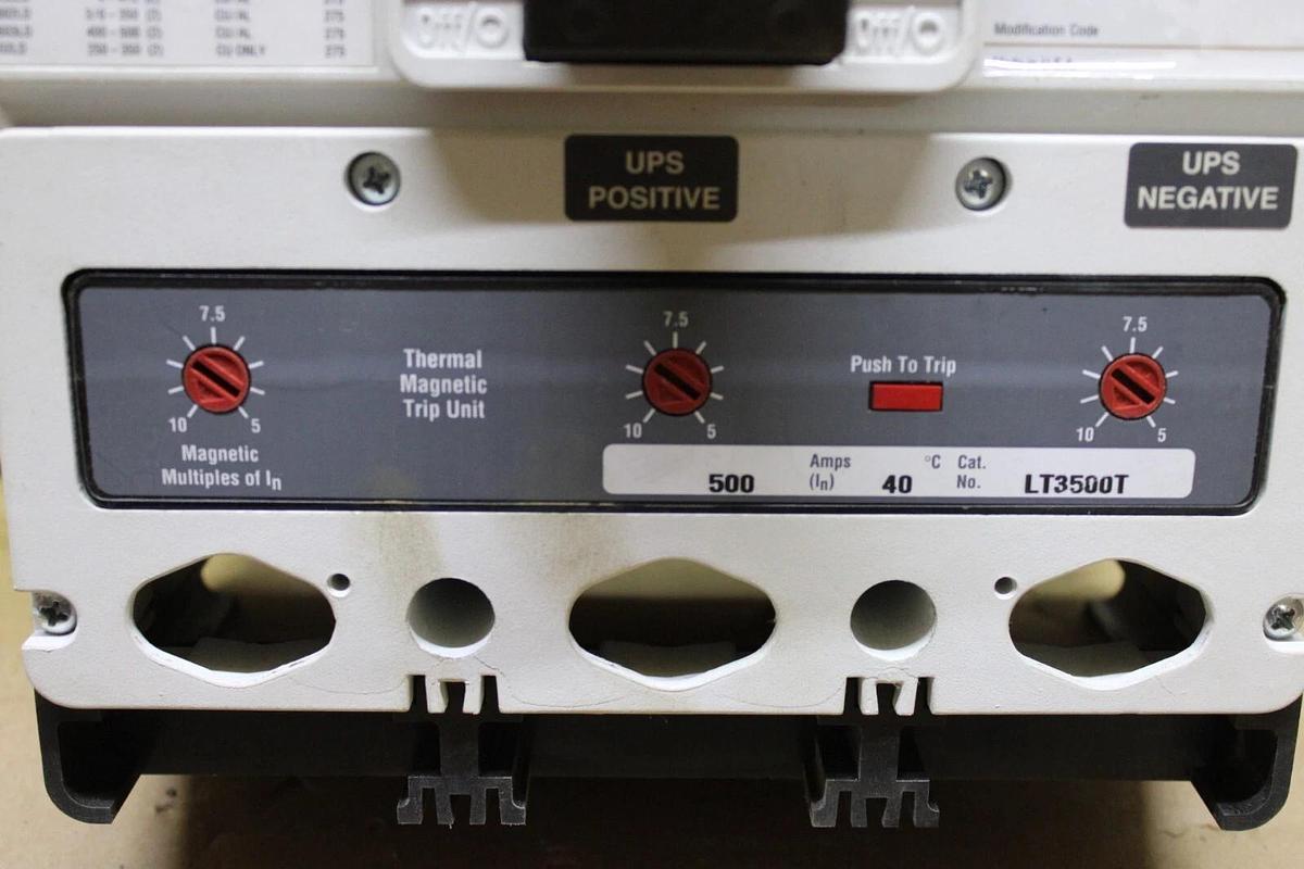 Used CUTLER-HAMMER DC CIRCUIT BREAKER HLDDC3600F 500 AMP TRIP 600 VDC W/ PLUG