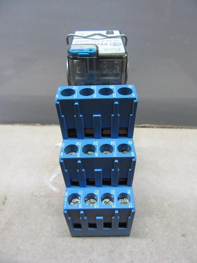 Used LOT OF 4 FINDER RELAY 55.34.9.024.0090 7 AMP 24 VDC W/ 94.04 BASE