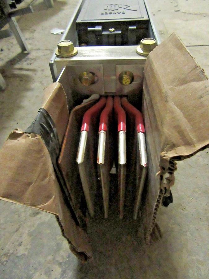 Used 1600 AMP CUTLER HAMMER POW-R-WAY III BUSWAY BUSDUCT 44 INCH STRAIGHT 480 277 4W