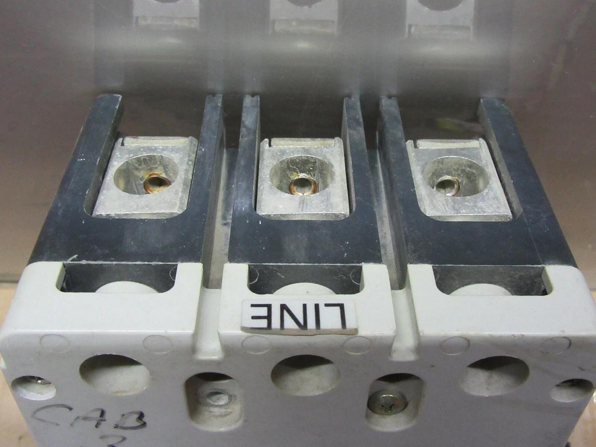 Used CUTLER HAMMER DC CIRCUIT BREAKER HKDDC3400F 400A 600 VDC 3-POLE W/ AUX & SHUNT